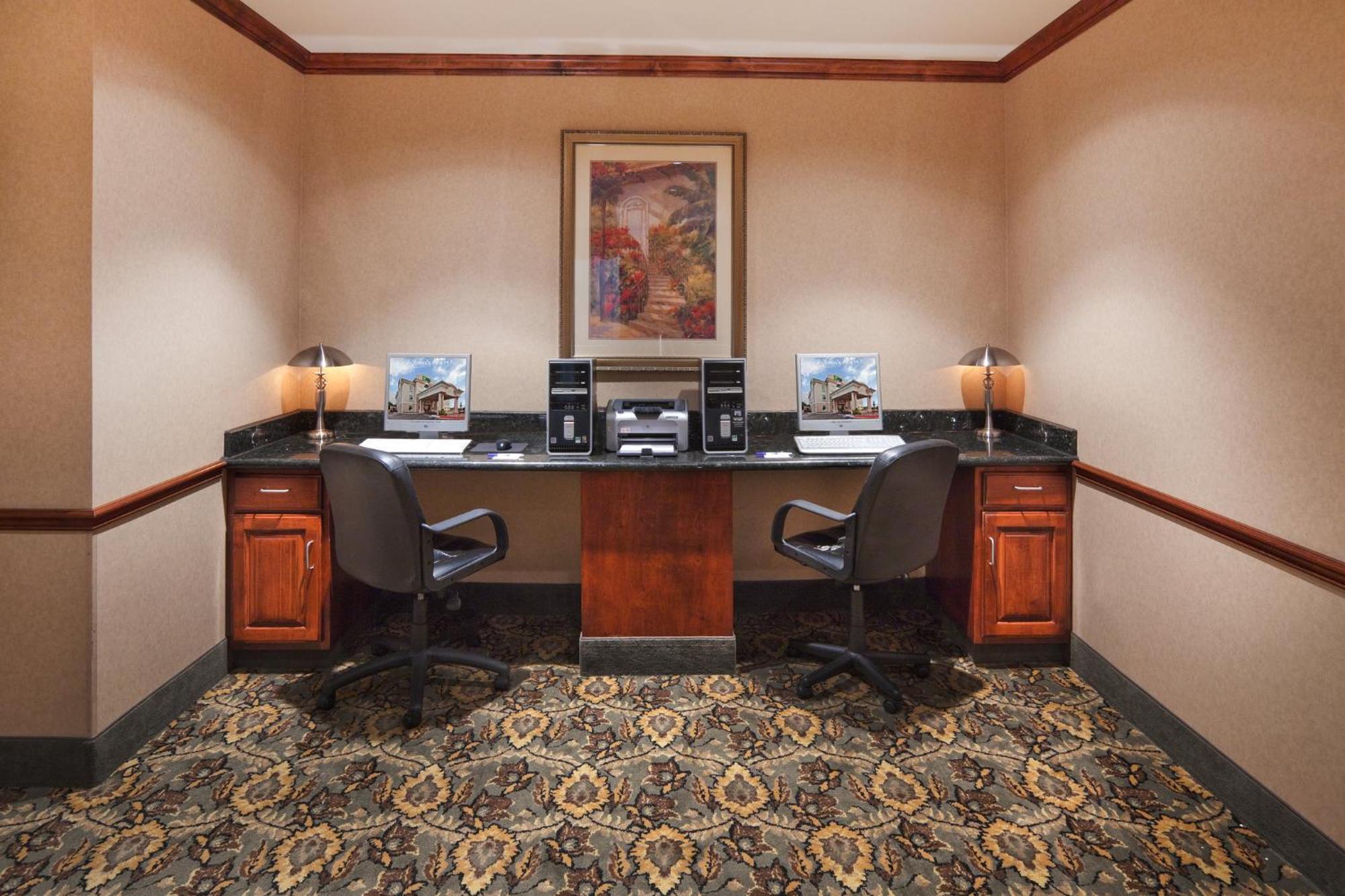 Holiday Inn Express Hotel & Suites Woodward Hwy 270 By Ihg Екстериор снимка